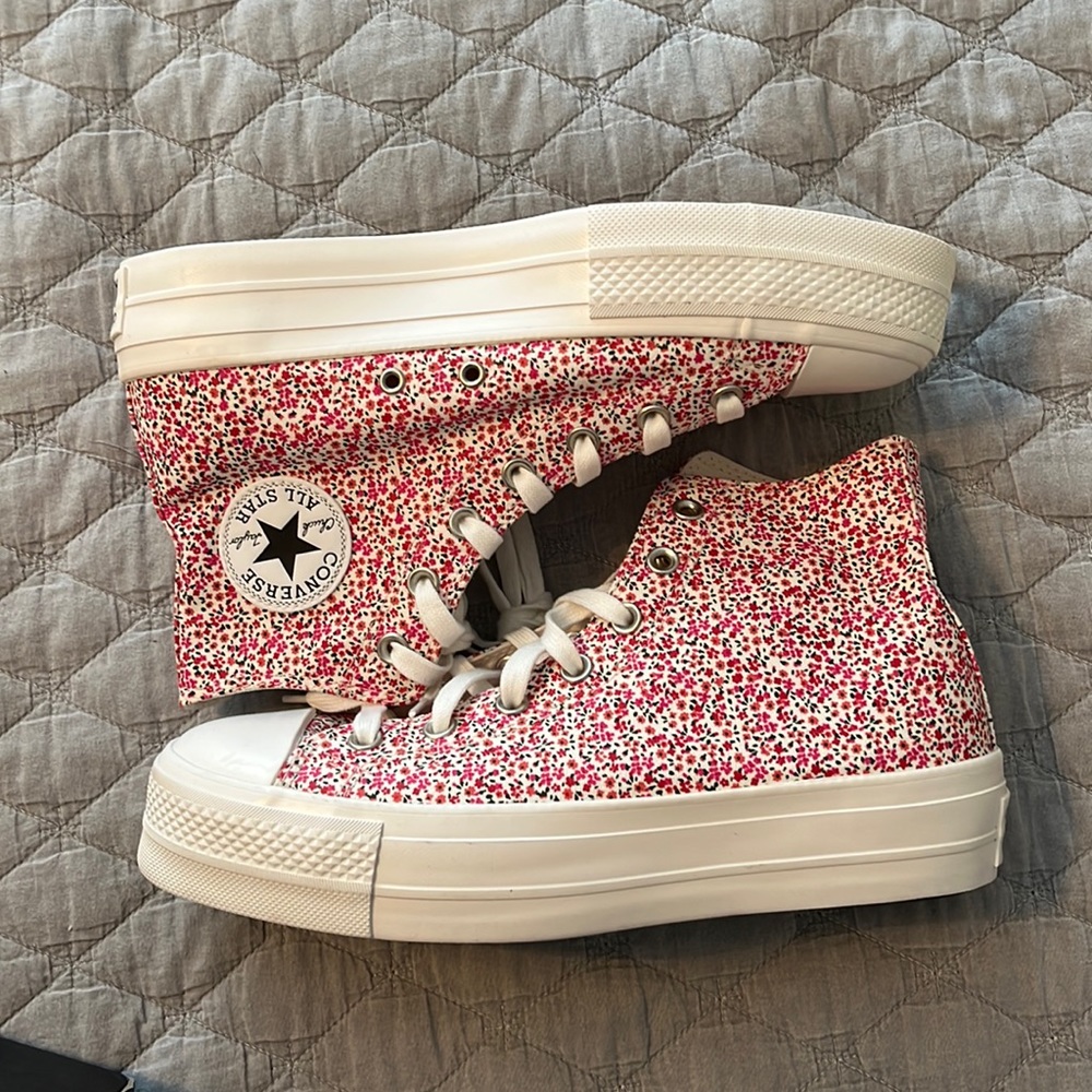 NWT Pink Floral Platform Converse High Tops